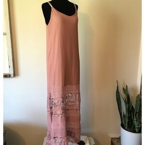 Mason & Belle slip style dress with lace details. Womens small.